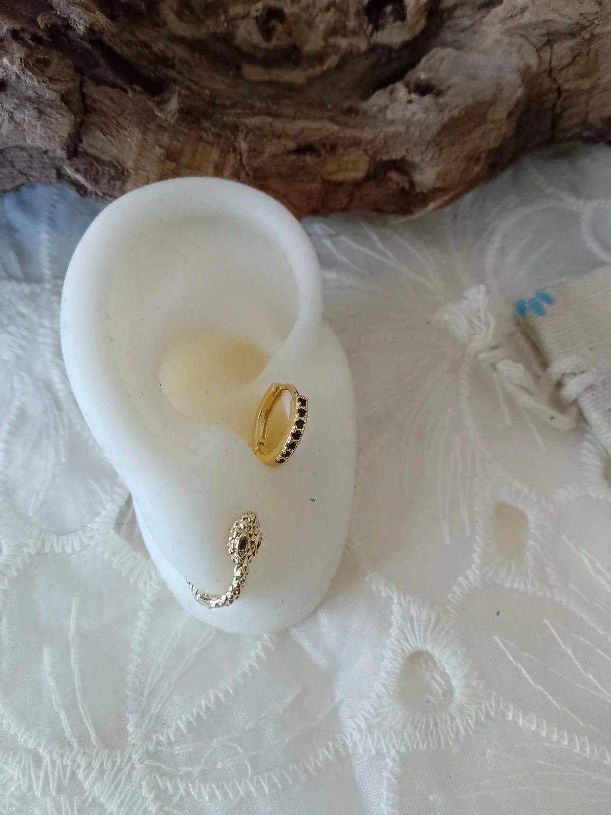 Lot de 2 créoles asymétriques zircons noir et serpent doré